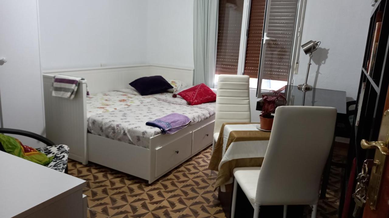 Las Golondrinas Habitacion En Piso Centrico Para Una O Dos Personas Zaragoza Ngoại thất bức ảnh