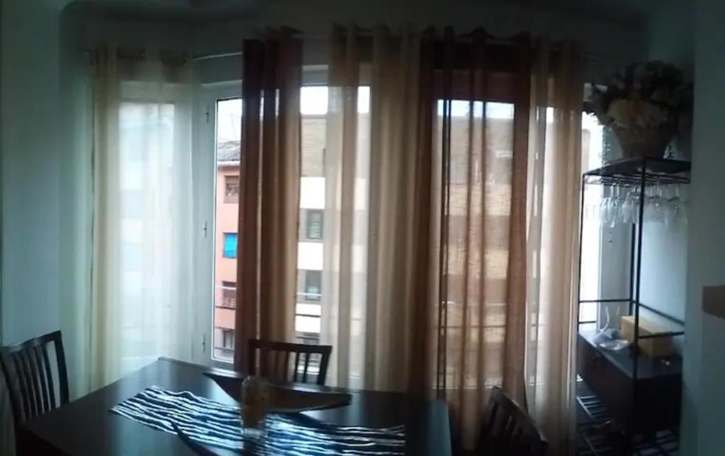 Las Golondrinas Habitacion En Piso Centrico Para Una O Dos Personas Zaragoza Ngoại thất bức ảnh