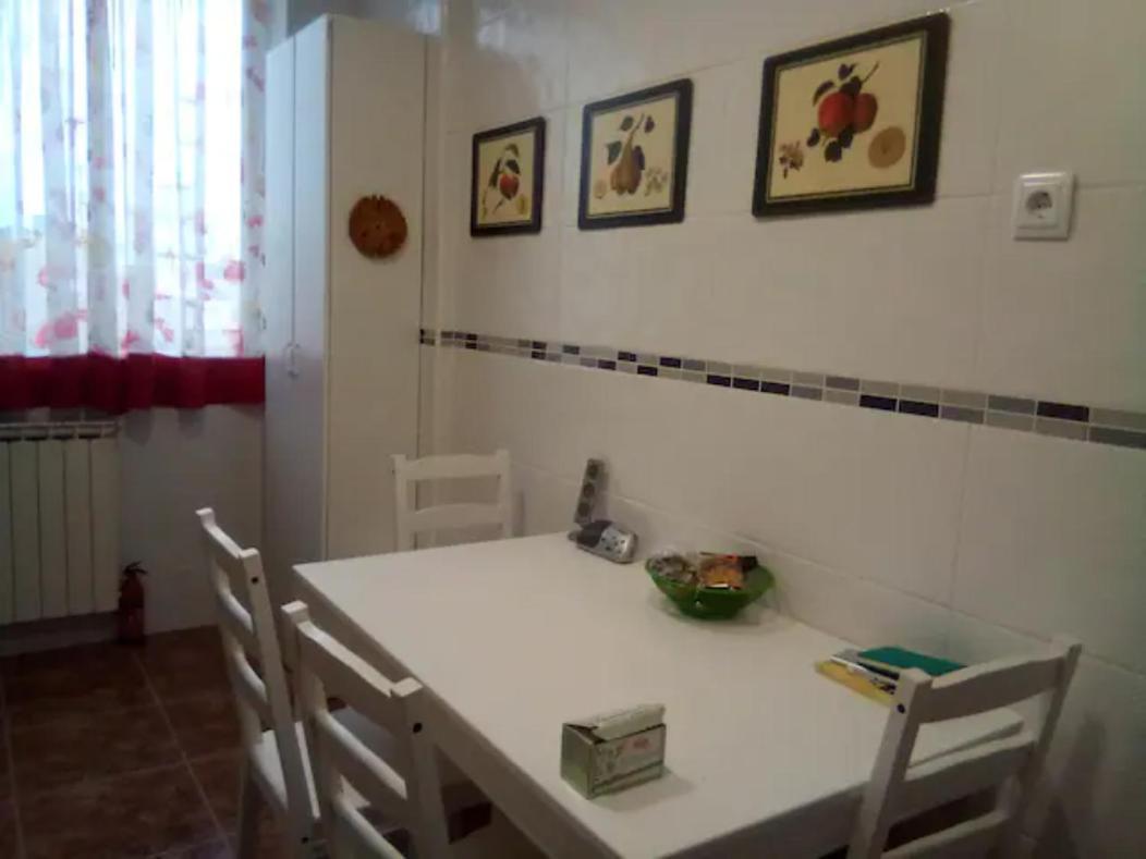 Las Golondrinas Habitacion En Piso Centrico Para Una O Dos Personas Zaragoza Ngoại thất bức ảnh